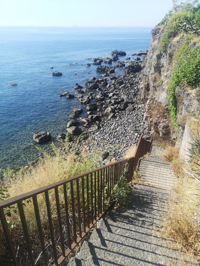 Locanda Popolare Ачи Костелло Экстерьер фото